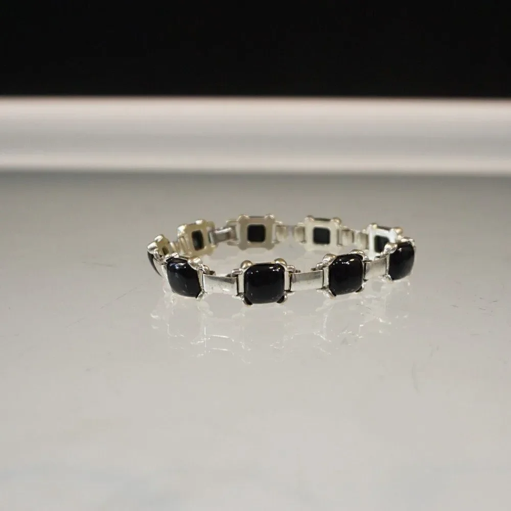 Unbranded black beads